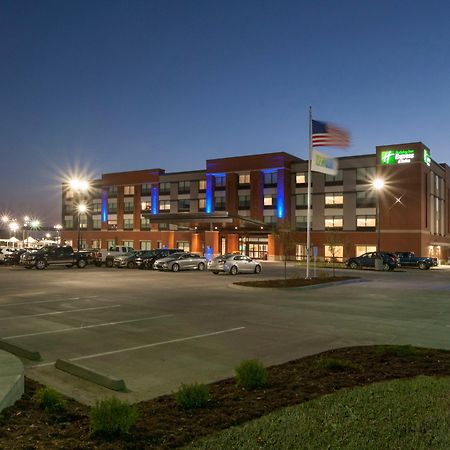 Holiday Inn Express & Suites - Dodge City By Ihg Esterno foto