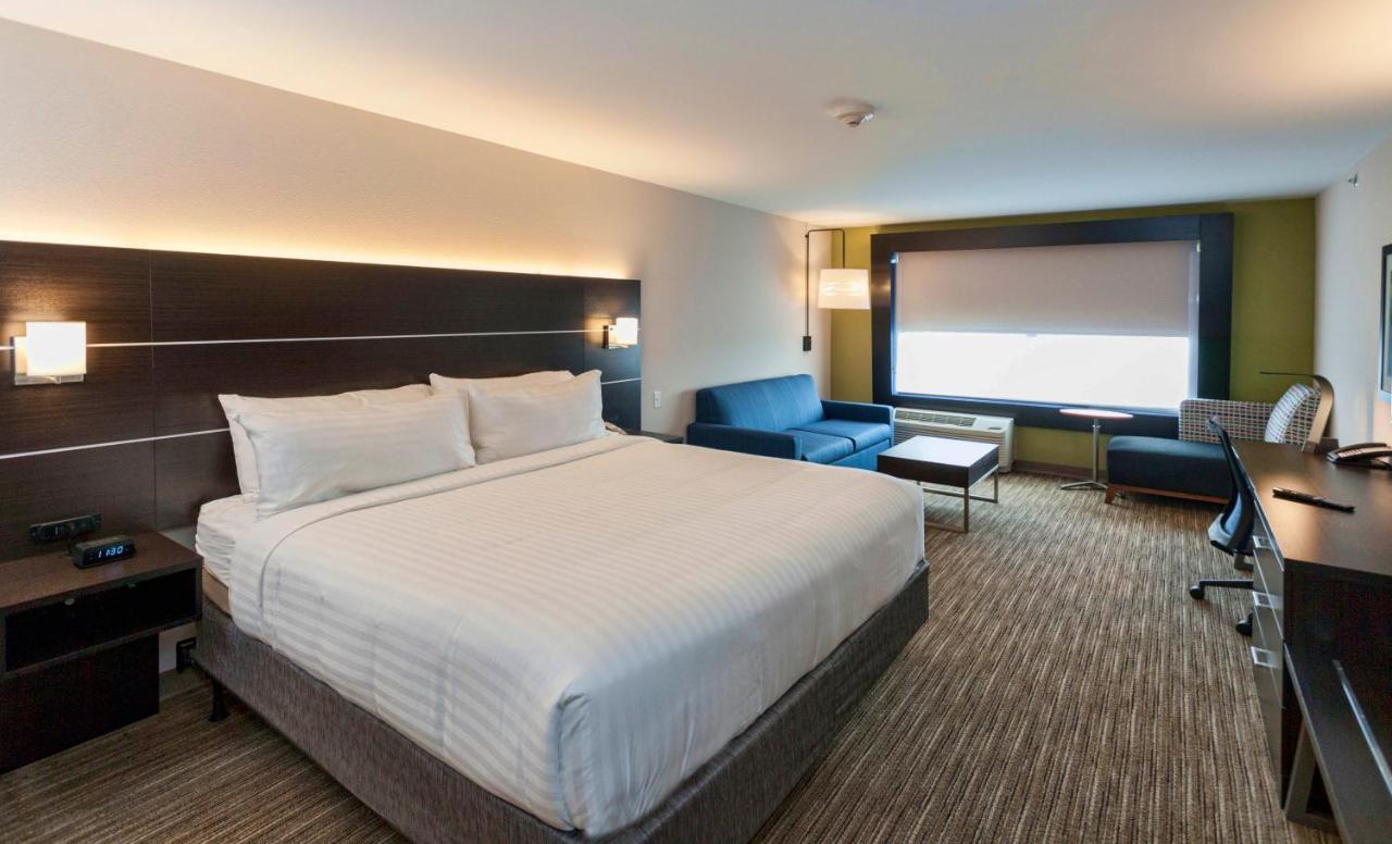 Holiday Inn Express & Suites - Dodge City By Ihg Esterno foto