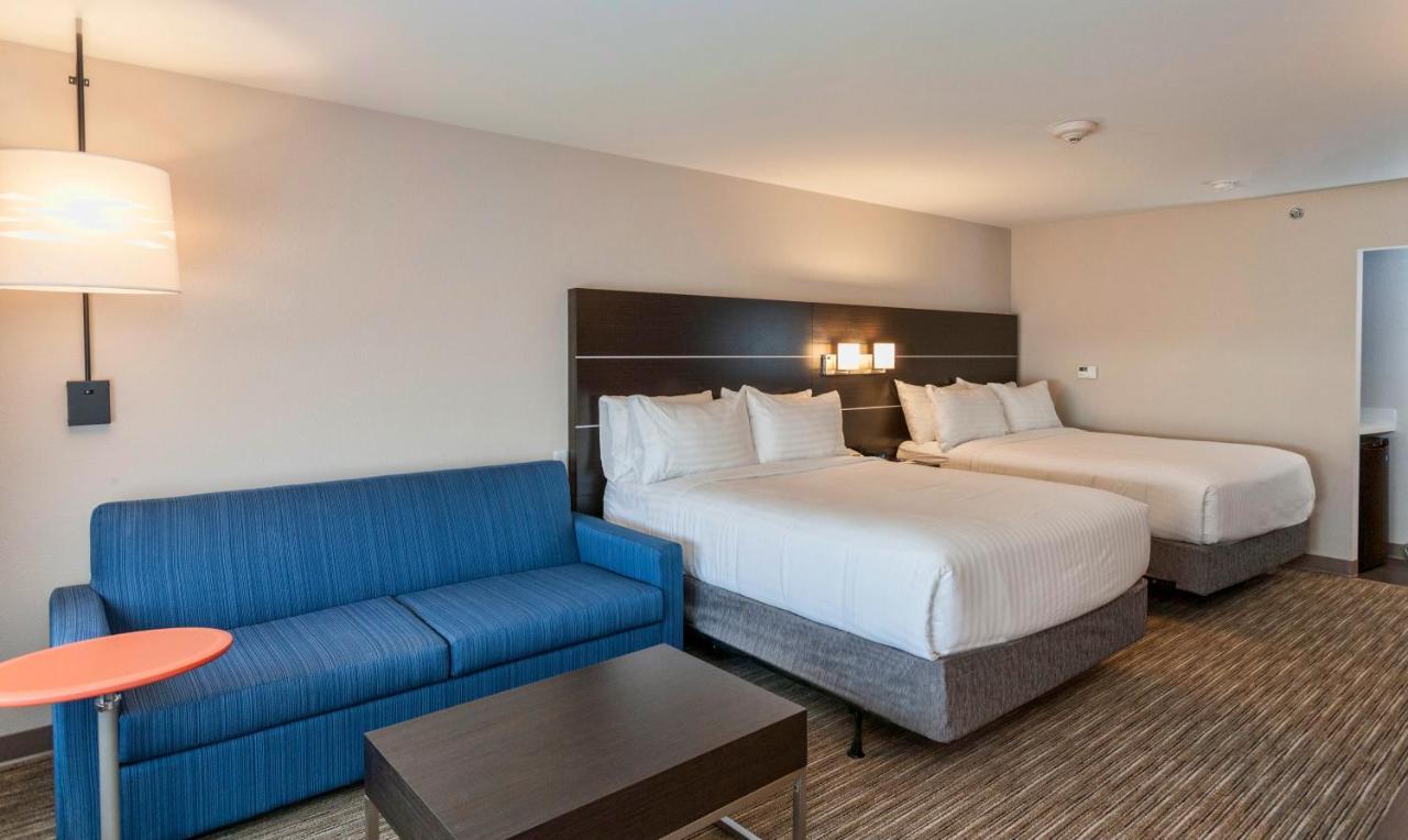 Holiday Inn Express & Suites - Dodge City By Ihg Esterno foto