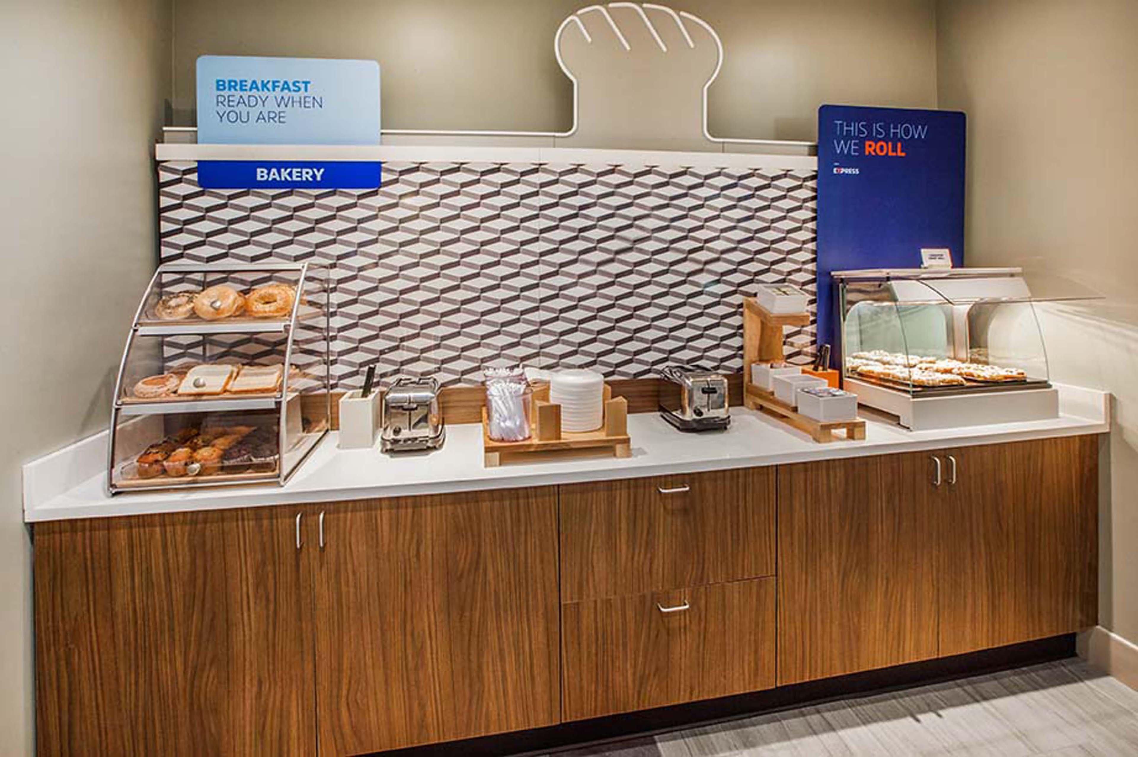 Holiday Inn Express & Suites - Dodge City By Ihg Esterno foto