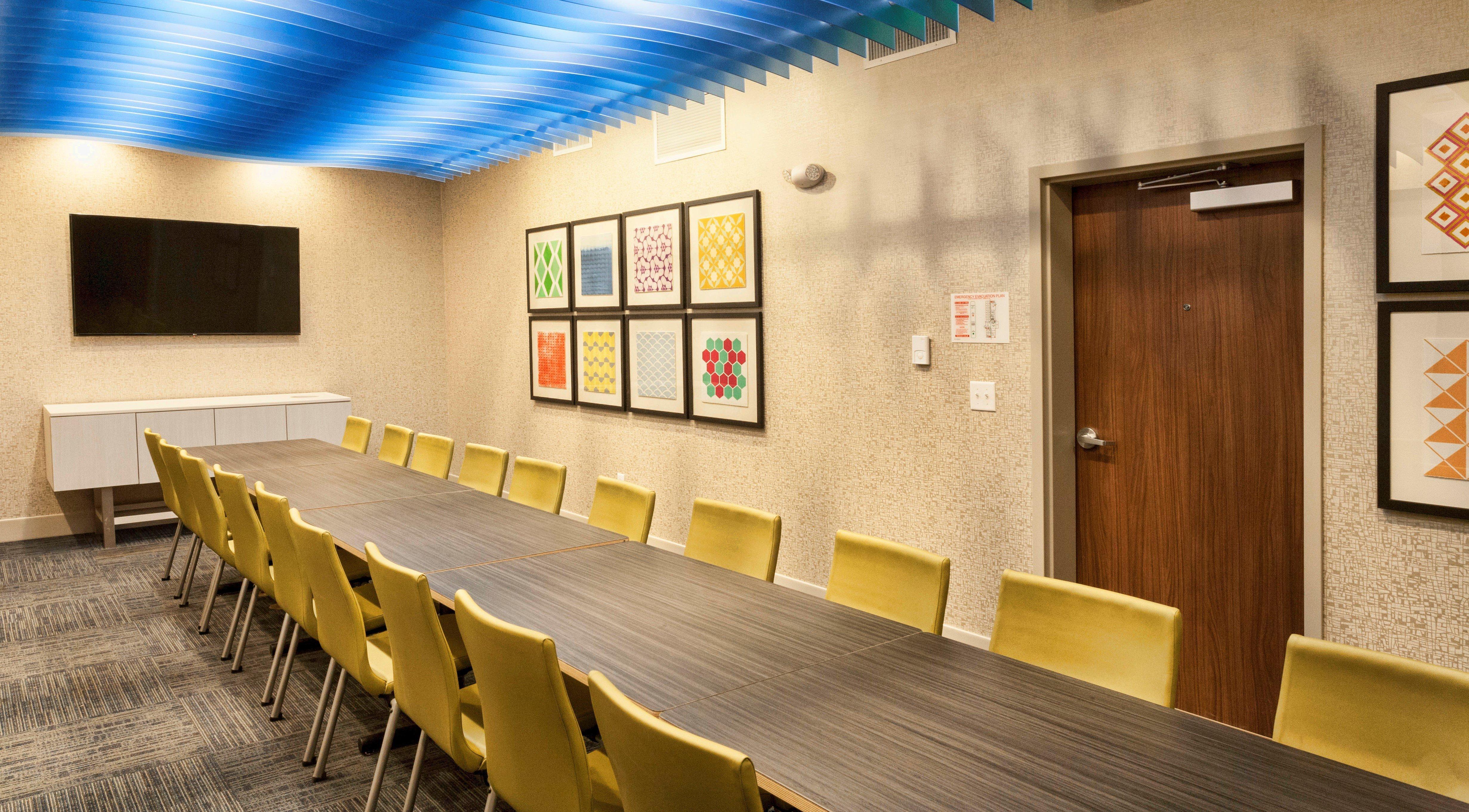 Holiday Inn Express & Suites - Dodge City By Ihg Esterno foto
