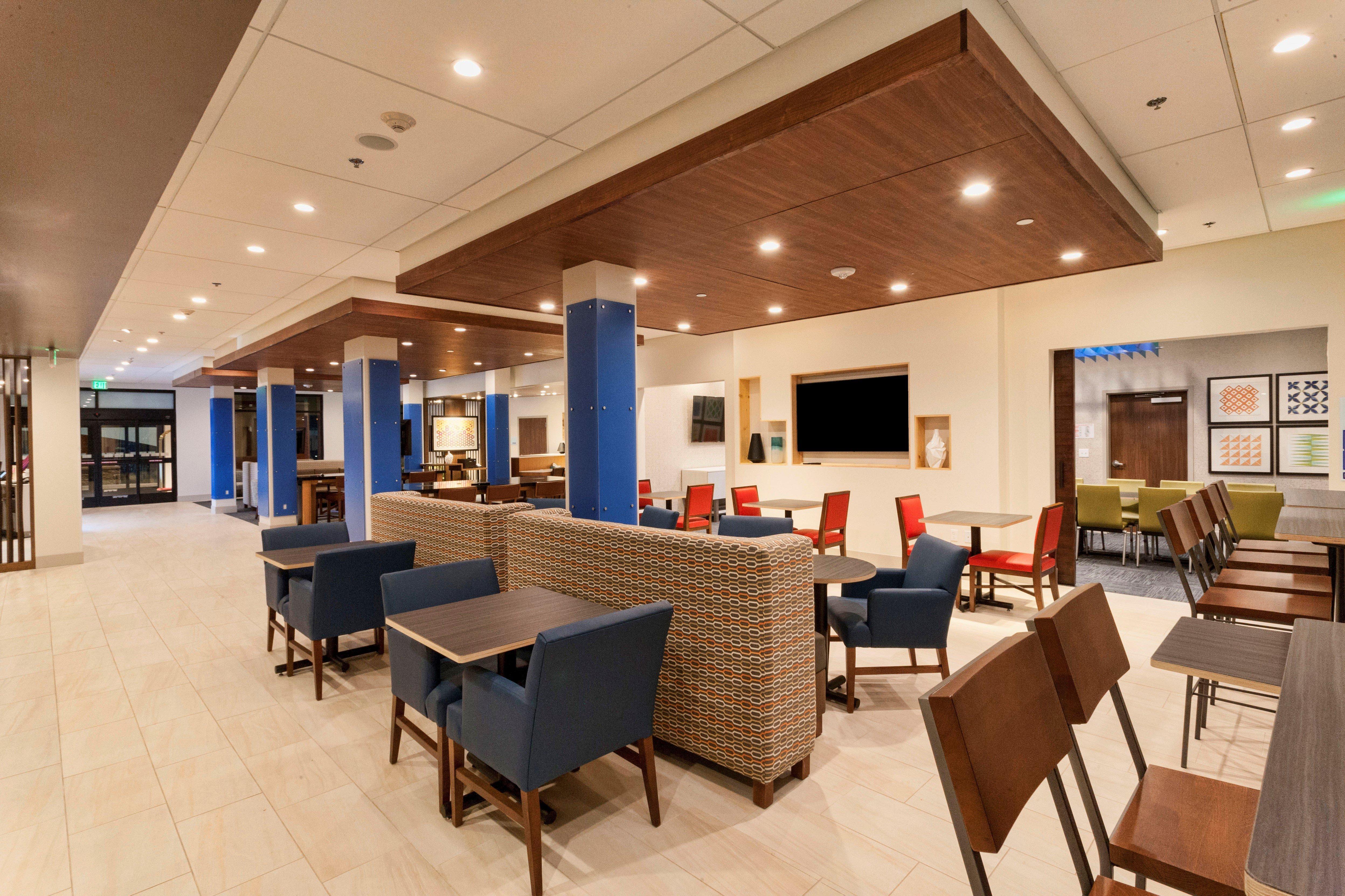 Holiday Inn Express & Suites - Dodge City By Ihg Esterno foto