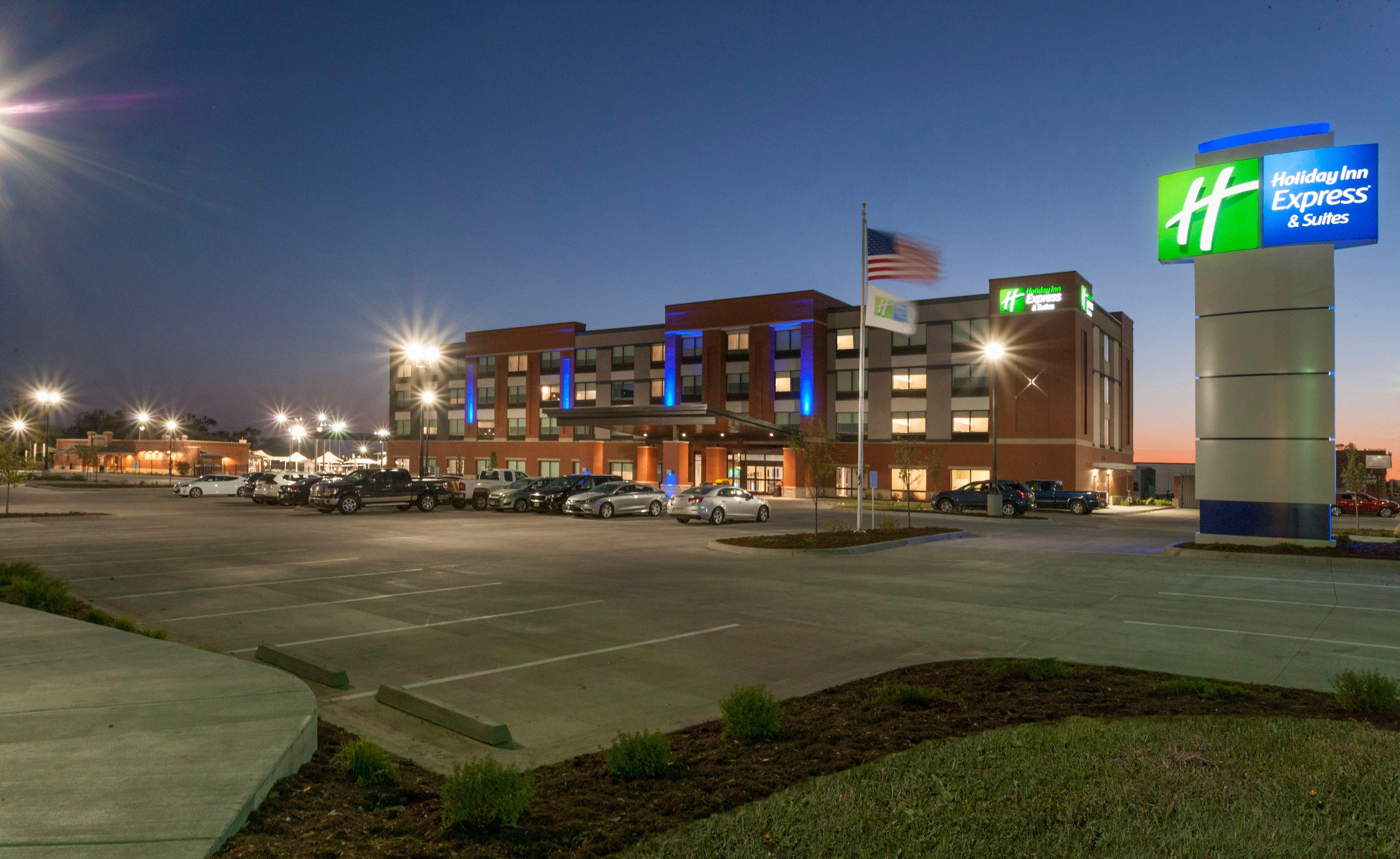 Holiday Inn Express & Suites - Dodge City By Ihg Esterno foto