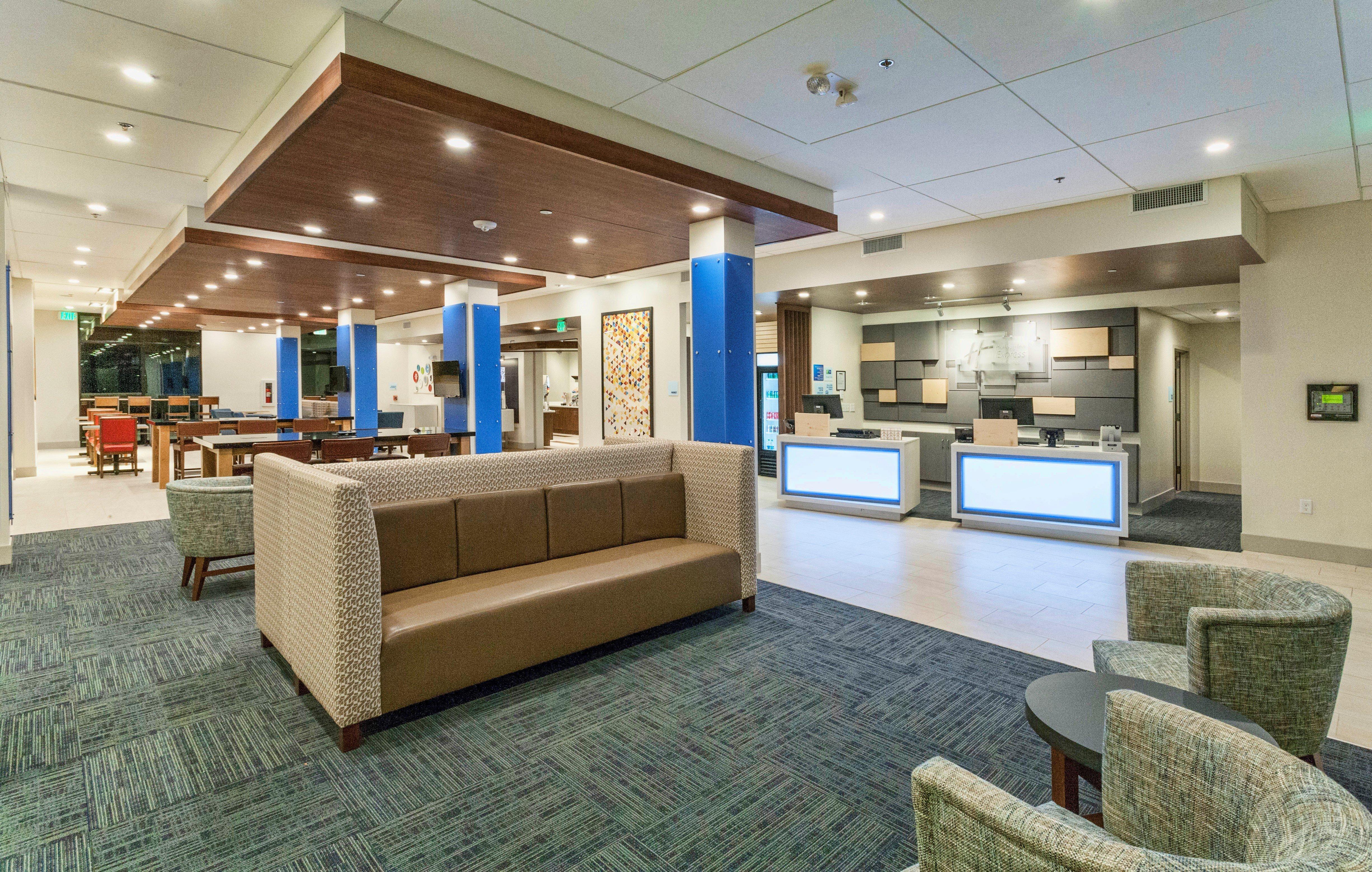 Holiday Inn Express & Suites - Dodge City By Ihg Esterno foto