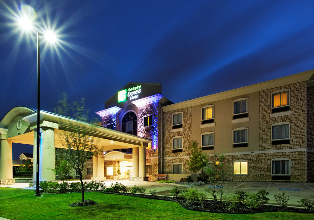 Holiday Inn Express & Suites - Dodge City By Ihg Esterno foto
