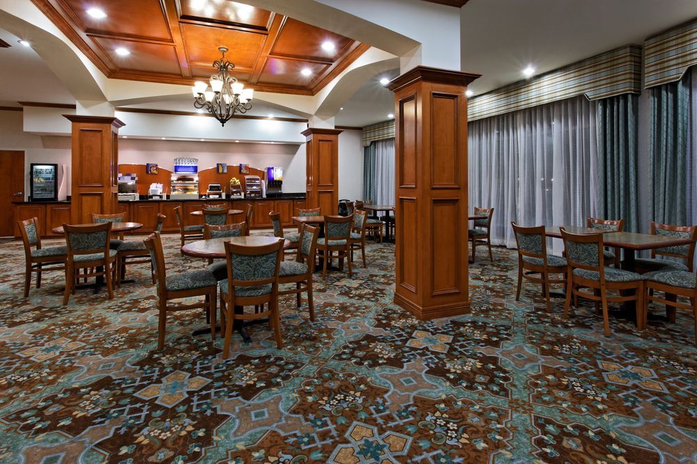 Holiday Inn Express & Suites - Dodge City By Ihg Esterno foto