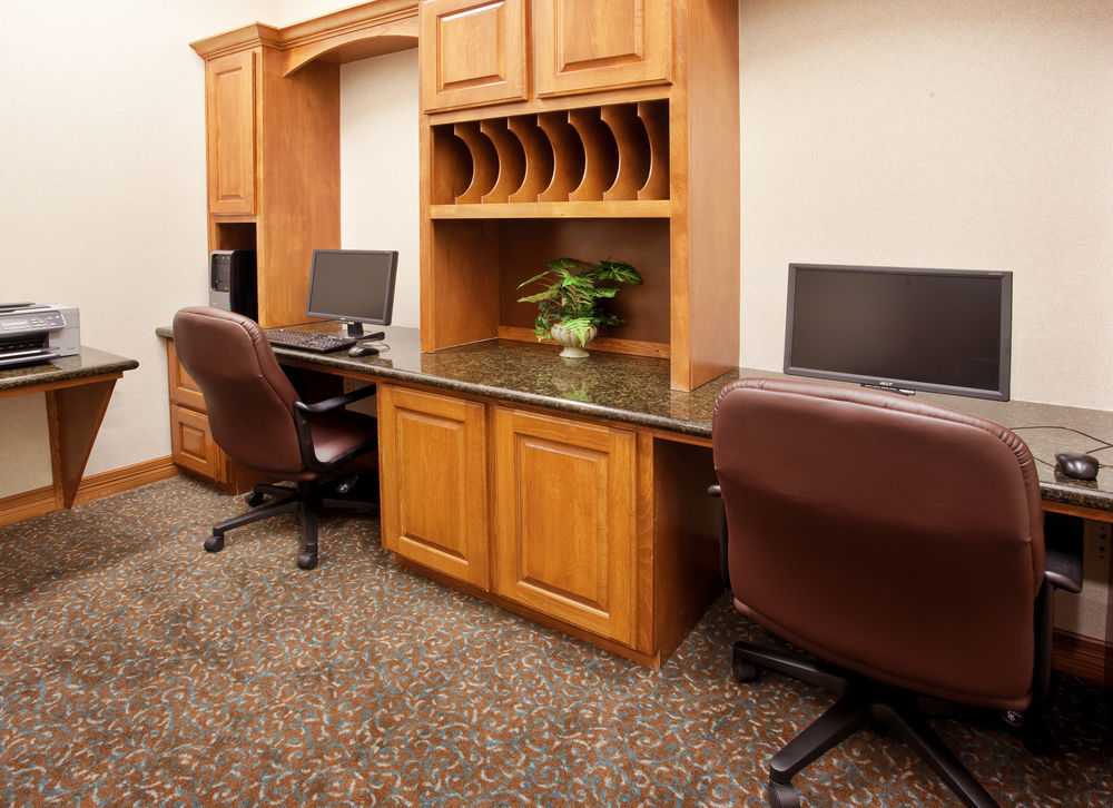 Holiday Inn Express & Suites - Dodge City By Ihg Esterno foto